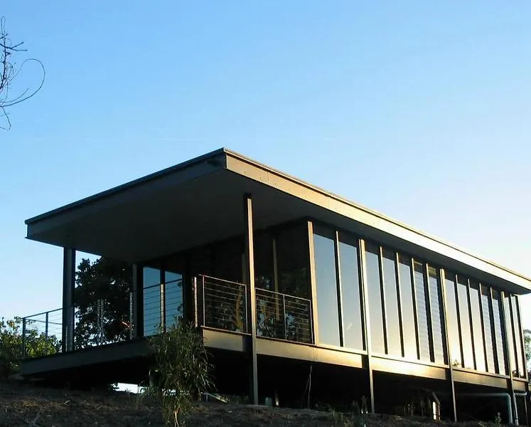 Holiday home Glass On Glasshouse Glass House Mountains