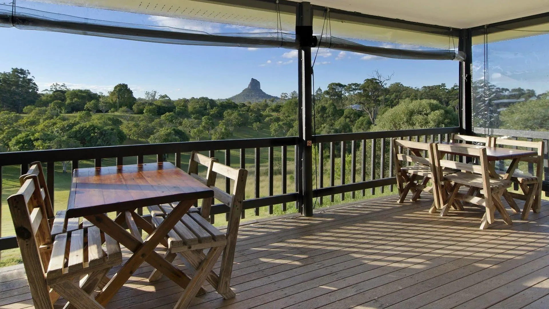 Glass On Glasshouse Glass House Mountains Holiday home